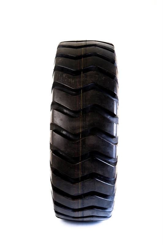 Opona Deestone D313 17,5/82-25 158B
